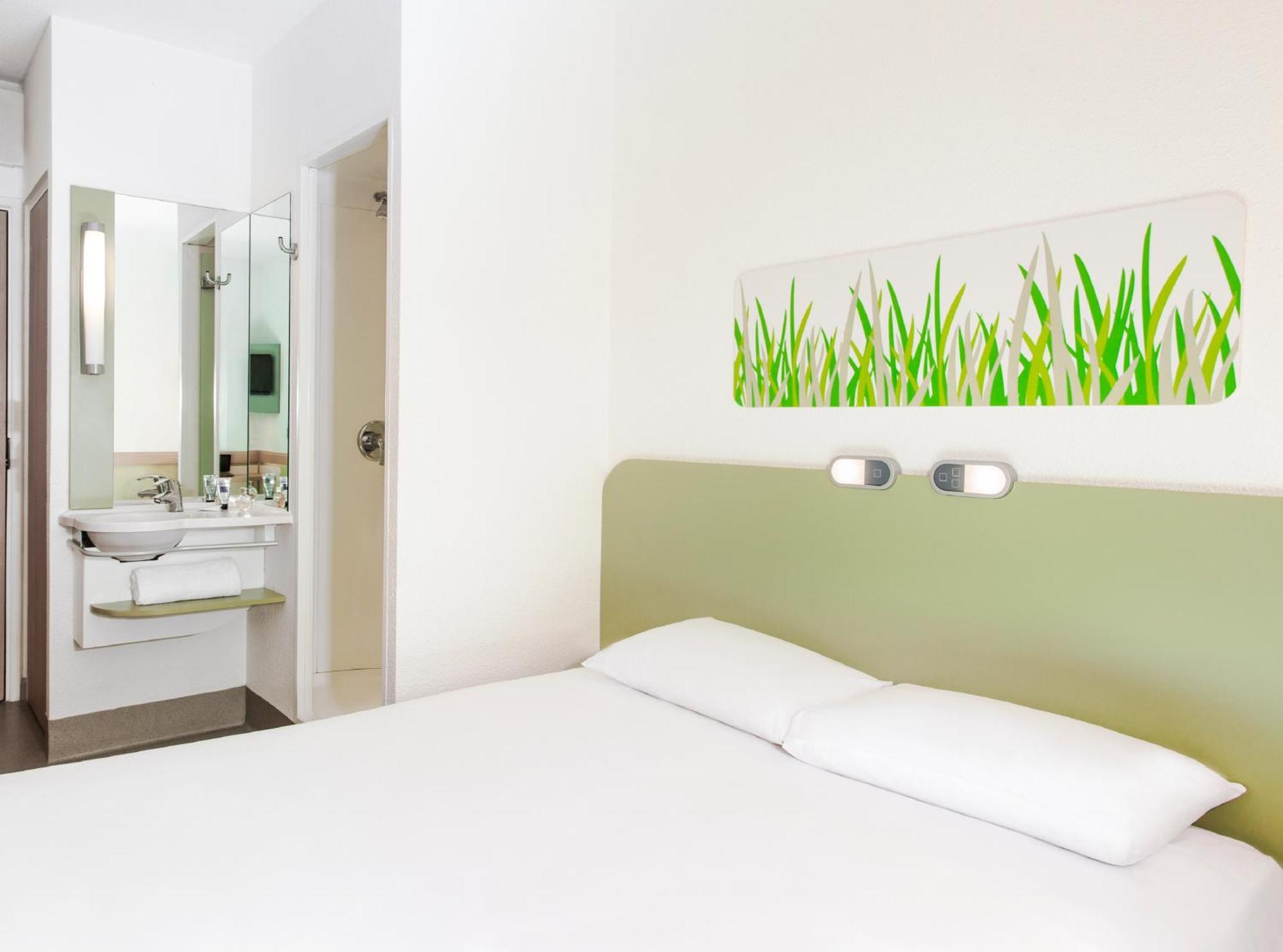 Ibis Budget Beaconsfield Exterior photo